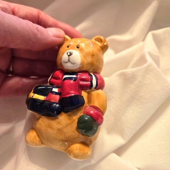 Vintage Christmas Teddy Bear Bearing Gifts Salt & Pepper Shakers - Picture 10 of 12